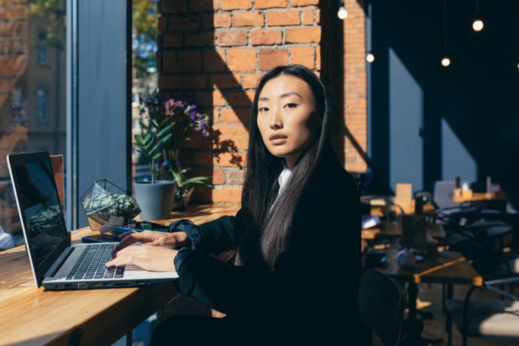 Coraz więcej obywateli Korei Południowej decyduje się na pobyt w Polsce, zarówno w celach zawodowych, jak i edukacyjnych